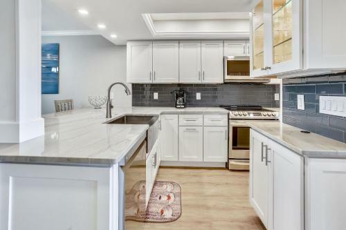 Lands End 303 Bldg 3 Gorgeous Remodeled Luxury Condo!