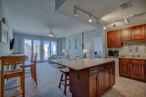 Hotel Laketown Wharf By Resort Collection
