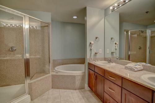 Hotel Laketown Wharf By Resort Collection