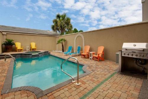 Villa Shell-a-bration - Beautiful Home With Private Pool & Hot Tub!