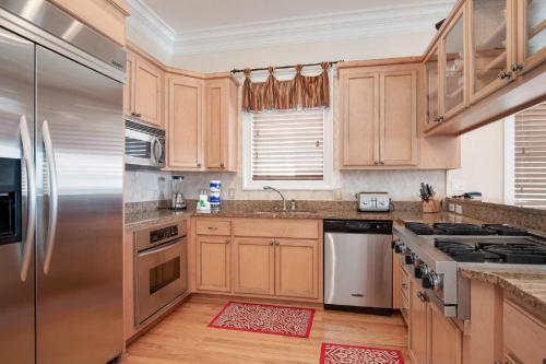 Villa Shell-a-bration - Beautiful Home With Private Pool & Hot Tub!