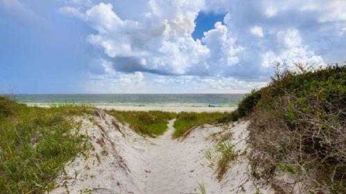 Villa Shell-a-bration - Beautiful Home With Private Pool & Hot Tub!