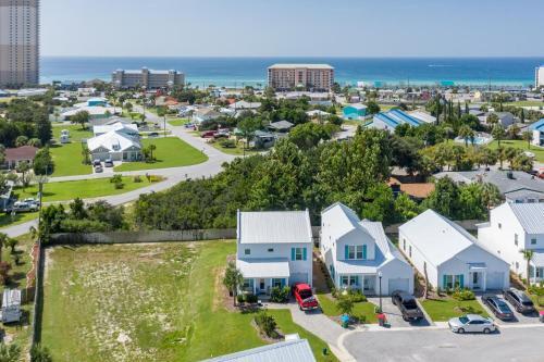 Seabreeze - New Construction - Short Walk To The Beach! Beachy Beautiful!