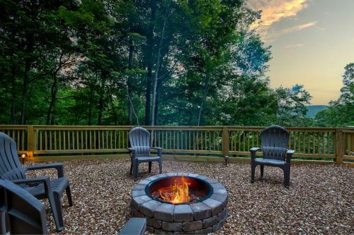 Luxe Blue Ridge Cabin Chasing Dreams With Hot Tub