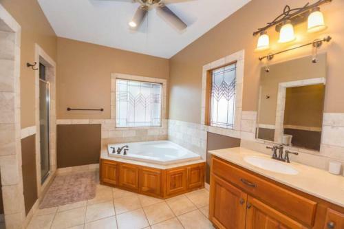Christmas Lodge-secluded Near Downtown Blue Ridge