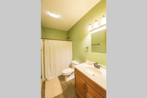 Christmas Lodge-secluded Near Downtown Blue Ridge