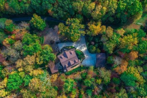 Christmas Lodge-secluded Near Downtown Blue Ridge