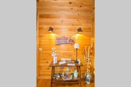 Christmas Lodge-secluded Near Downtown Blue Ridge