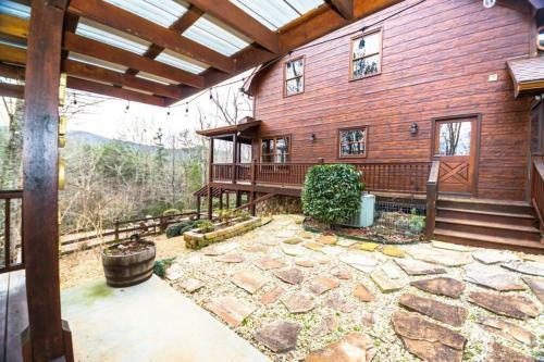 Christmas Lodge-secluded Near Downtown Blue Ridge