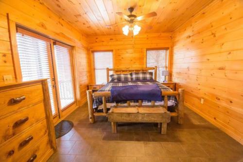 Christmas Lodge-secluded Near Downtown Blue Ridge
