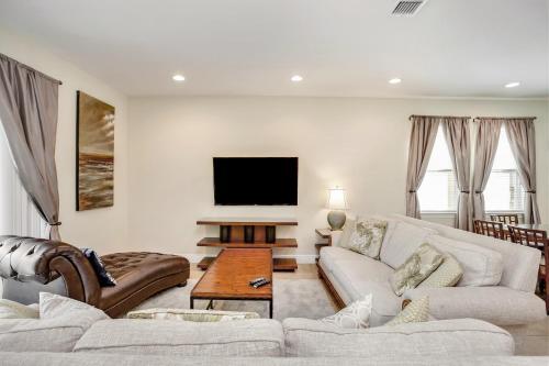 Encore Resort 8 Bedroom Vacation Home With Pool 2105