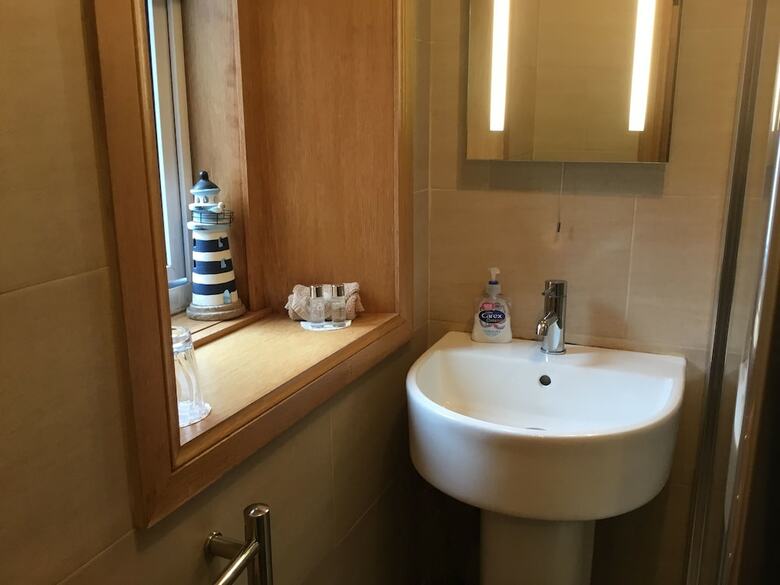 Hostal Lakeview Guest House