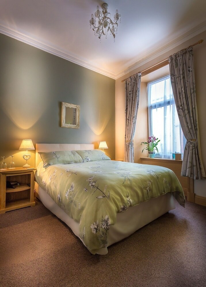 Hostal Lakeview Guest House