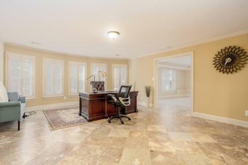 Beautiful 5br 5ba With Hot Tub In Sandy Springs
