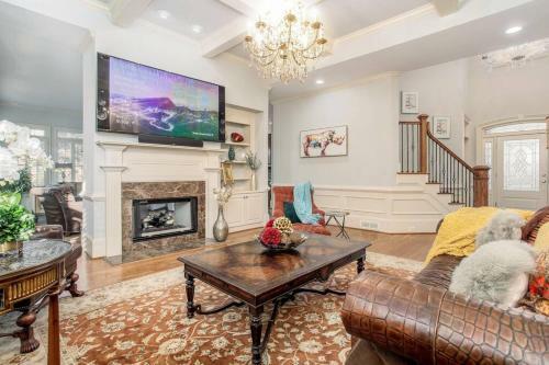 Beautiful 5br 5ba With Hot Tub In Sandy Springs