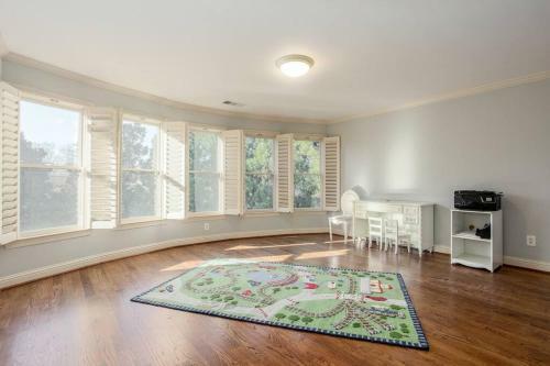 Beautiful 5br 5ba With Hot Tub In Sandy Springs