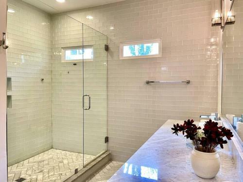 Modern 4br 2ba Home W/ Porch Swing - Walk&bike Atl