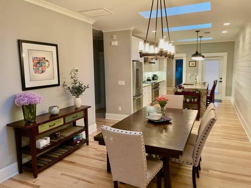 Modern 4br 2ba Home W/ Porch Swing - Walk&bike Atl