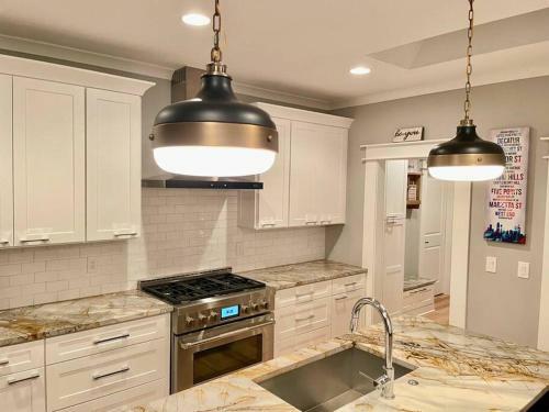 Modern 4br 2ba Home W/ Porch Swing - Walk&bike Atl
