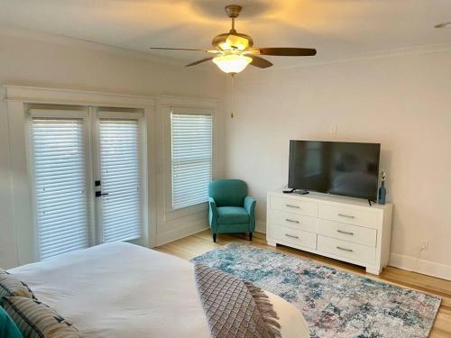 Modern 4br 2ba Home W/ Porch Swing - Walk&bike Atl