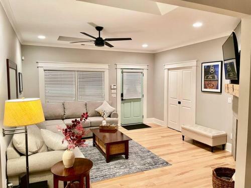 Modern 4br 2ba Home W/ Porch Swing - Walk&bike Atl