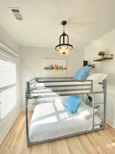 Modern 4br 2ba Home W/ Porch Swing - Walk&bike Atl