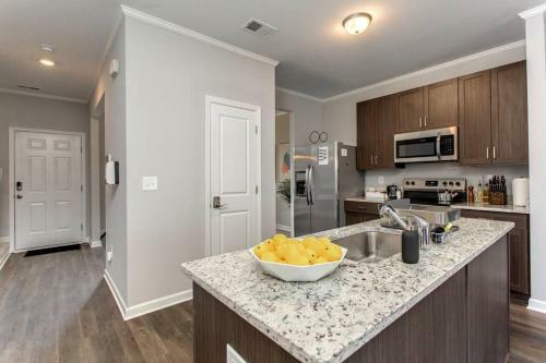 Beautiful Decor New Construction Near Airport 5min