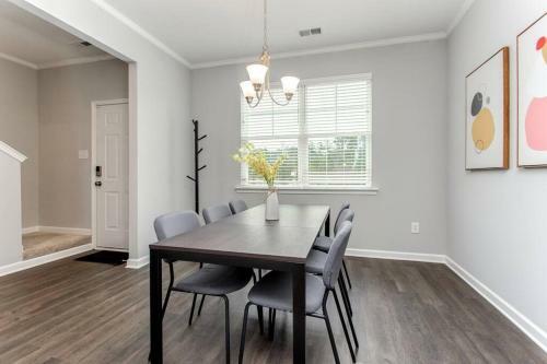 Beautiful Decor New Construction Near Airport 5min