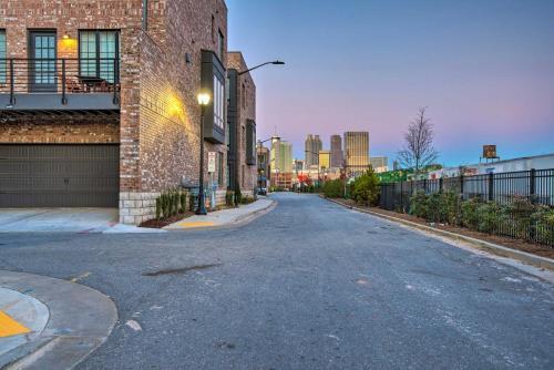 Unforgettable Townhome About 1 Mi To Downtown Atl