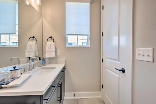Unforgettable Townhome About 1 Mi To Downtown Atl