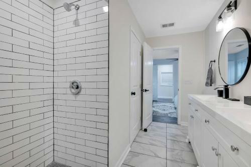 Peaceful And Private Large Atl Wooded Retreat