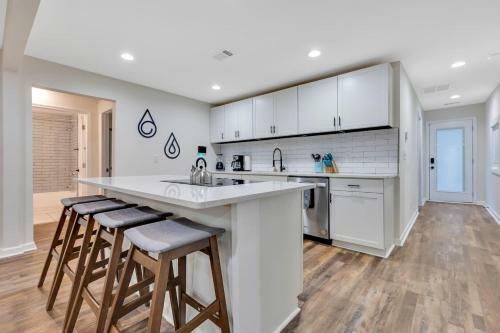 Peaceful And Private Large Atl Wooded Retreat