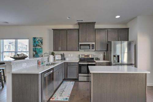 Atlanta Townhome With Patio, Grill And Fireplace