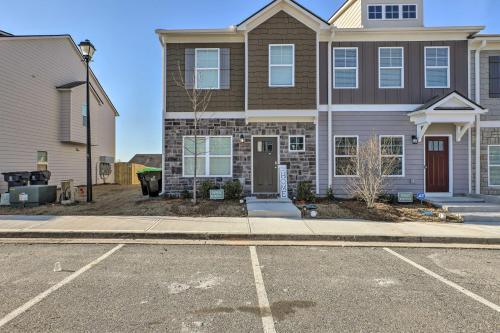 Atlanta Townhome With Patio, Grill And Fireplace