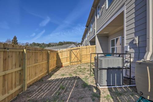 Atlanta Townhome With Patio, Grill And Fireplace