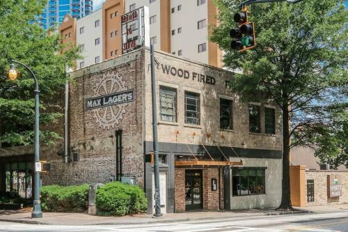 Put Your Feet Up 1bed 1 Bath Condo Downtown Atl