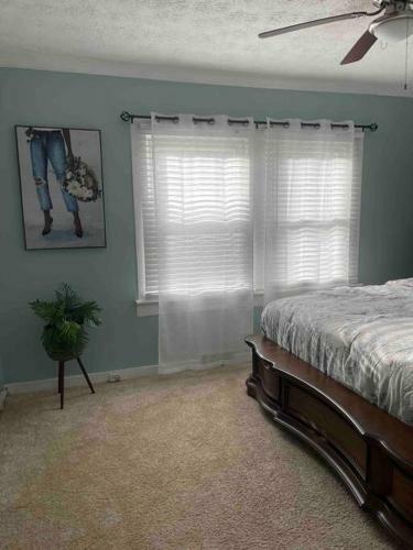 King Size Bed Suite Home In Atlanta