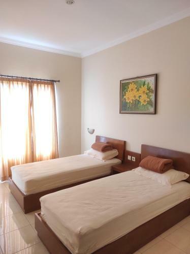 Hostal Adiputra Guesthouse Tata Bumi