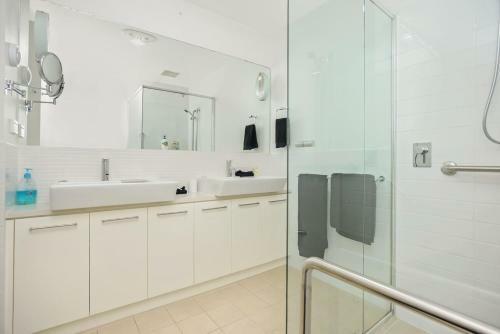 Luxury Beachfront Apartment At The Breeze - Free Wifi
