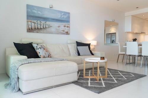 Luxury Beachfront Apartment At The Breeze - Free Wifi