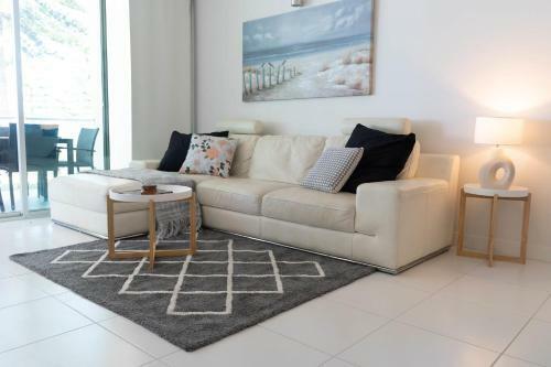 Luxury Beachfront Apartment At The Breeze - Free Wifi