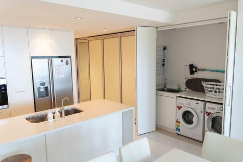 Luxury Beachfront Apartment At The Breeze - Free Wifi