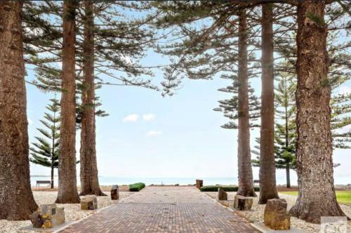 Luxury Beachfront Apartment At The Breeze - Free Wifi