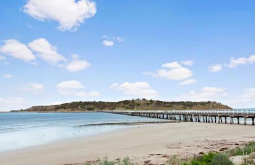 Luxury Beachfront Apartment At The Breeze - Free Wifi