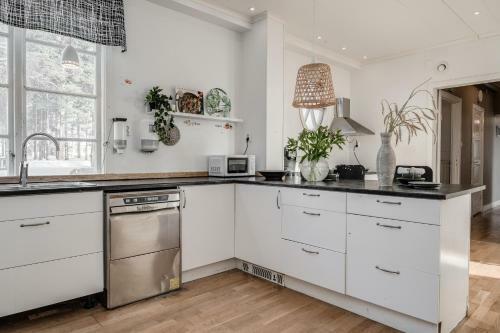 Big And Beautiful 10br Villa 10 Min From Northvolt Perfect For Workers