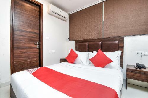 Oyo 27790 Hotel Adhiraj Palace