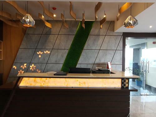 Hotel Paras Heights
