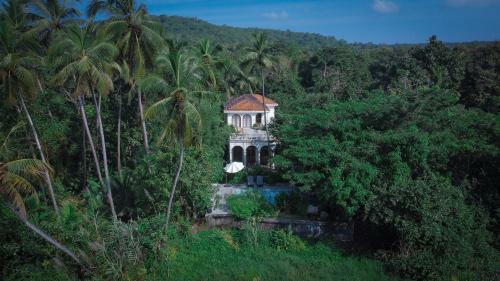 Villa Loto Bianco By Hireavilla, Siolim