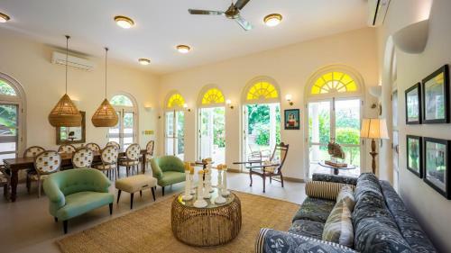 Villa Loto Bianco By Hireavilla, Siolim