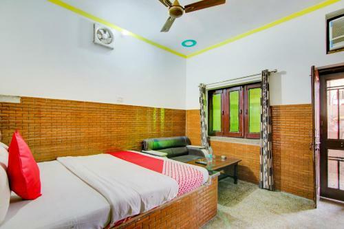 Hotel Oyo 81679 Dev Guest House